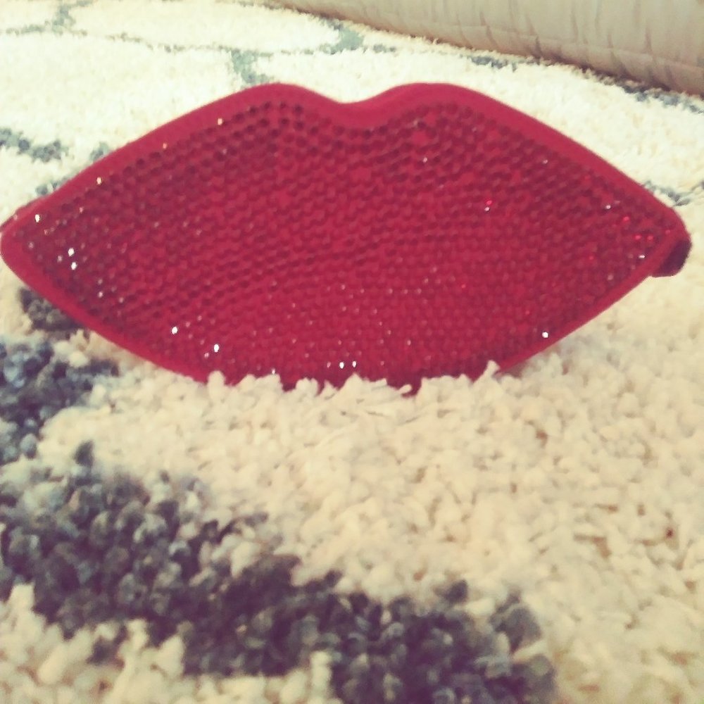 LULU GUINNESS RED LIP CLUTCH